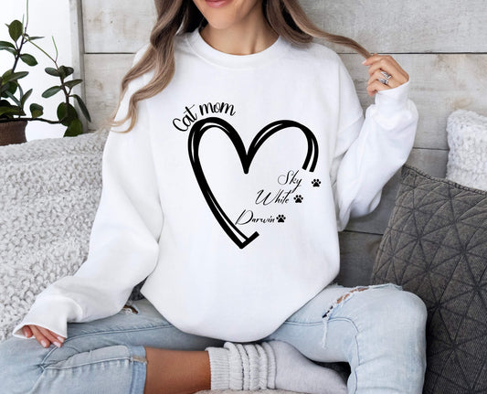 Sweatshirt with heart and personalized pet name - cat love in every heartbeat! 